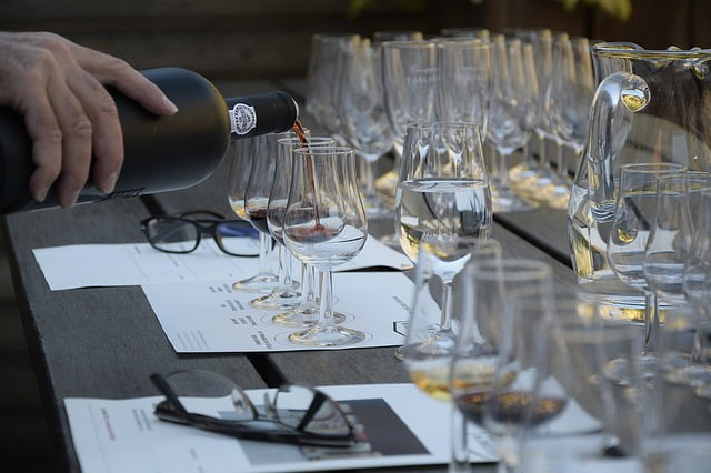 Weinprobe Weintasting für Gentleman Sinne Riechen bzw. Geruch und Sehen für Gentlemen